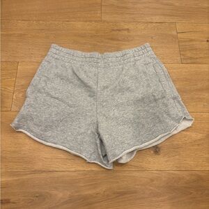 GREY SWEATSHORTS